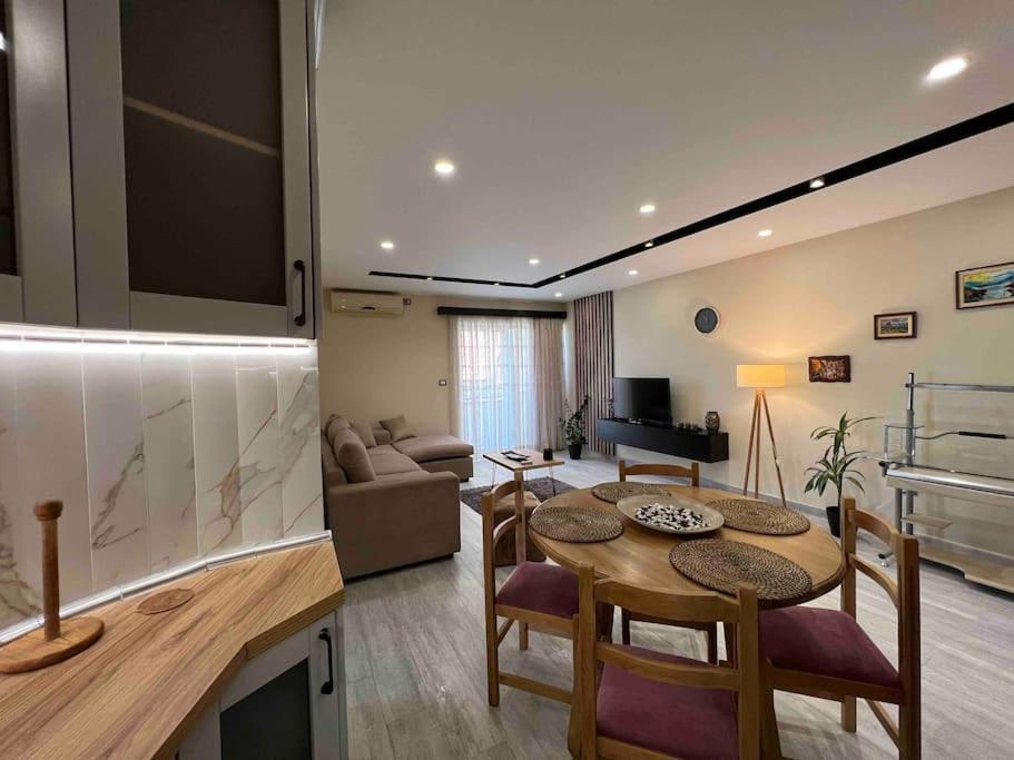 Great Apartament Near Lake & Blloku Area Tirana Exterior foto