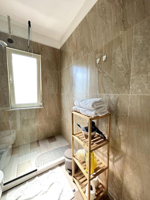 Great Apartament Near Lake & Blloku Area Tirana Exterior foto